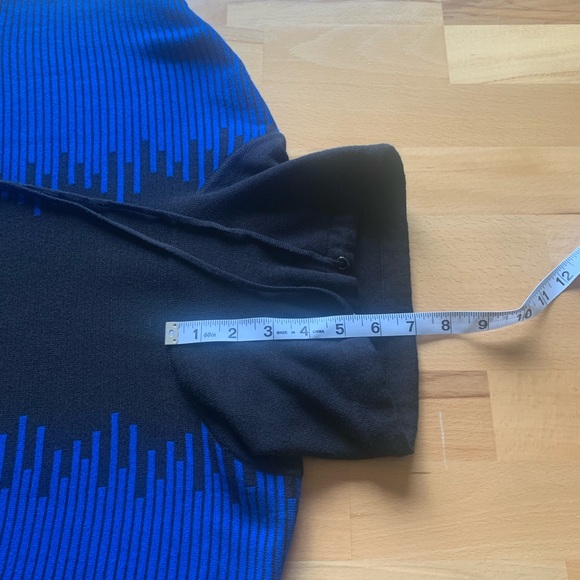 ST. JOHN knit top size P - Picture 13 of 15